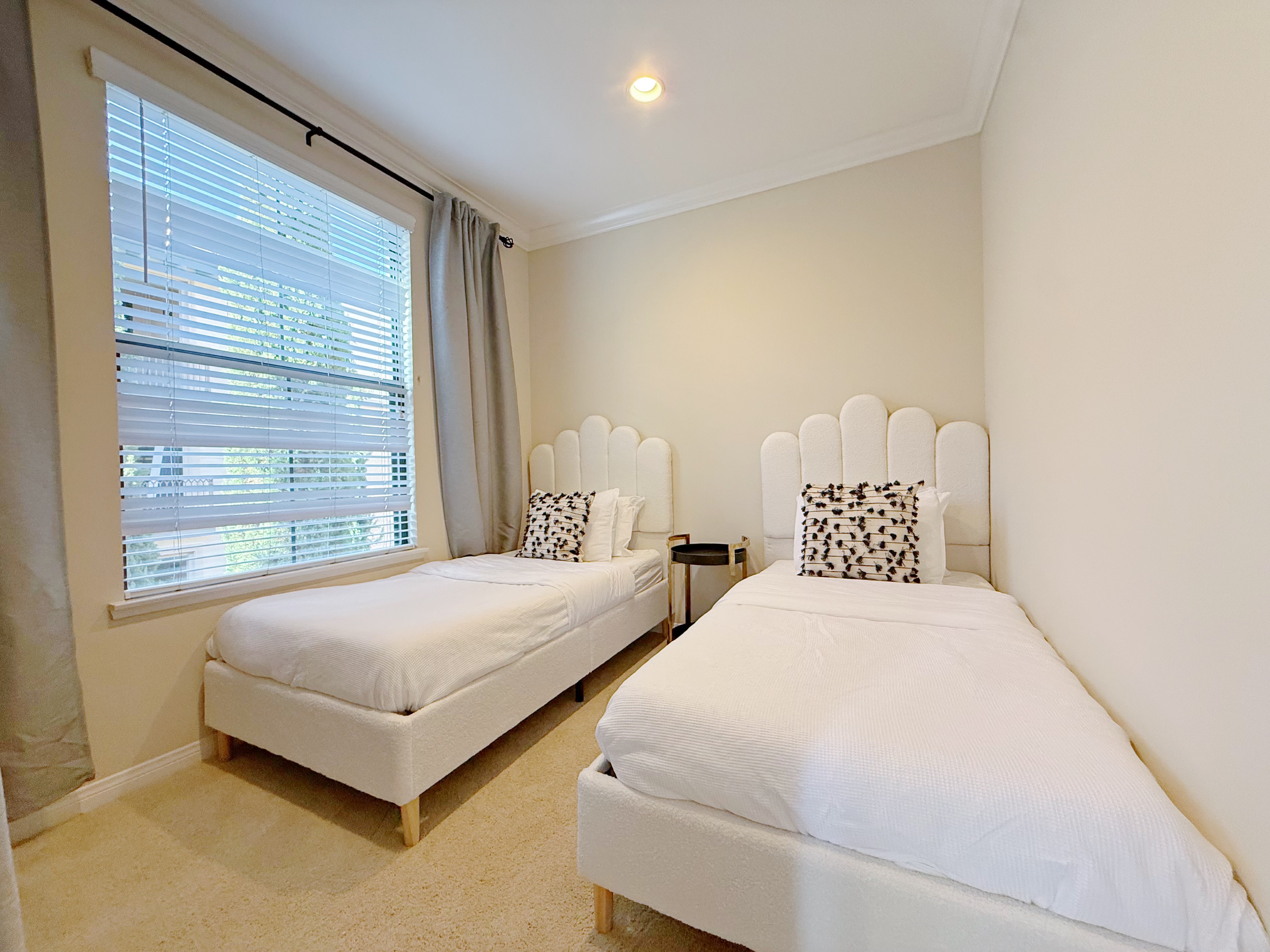 步行光谱购物中心｜3卧2卫泳池景观公寓 · Lake Forest/Irvine